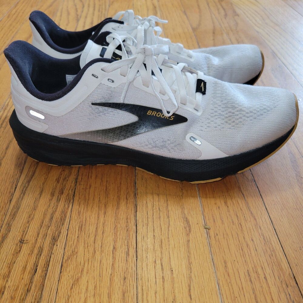 Brooks Launch 9 Running Shoes Womens Size 10 B White Black Athletic Sneakers